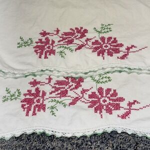 VTG Embroidered Standard Cotton Pillowcases Cross Stitched Flowers Set (2) 27x20